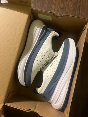 Skechers Clove White and Navy Lightweight Contour Comfort Sneakers